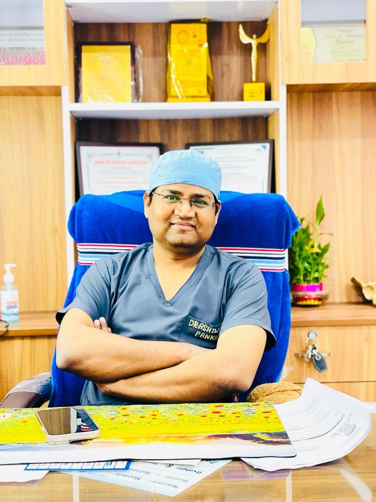घुटने की गद्दी फटने और लिंगामेंट टूटने से युवक डिप्ररेशन में गया, डॉ. अश्विनी ने दी नई जिंदगी 1