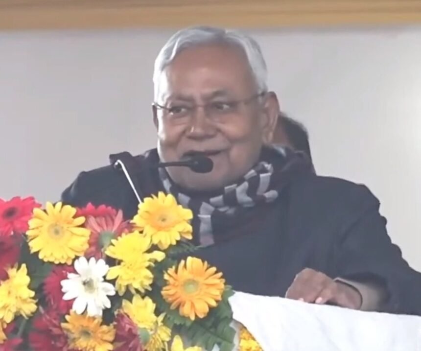 CM नीतीश गांधी से शिक्षकों को बांटी नियुक्ति पत्र, बोले-जरूरत पड़ी तो 10 लाख की सीमा को करेंगे पार...￼ 1