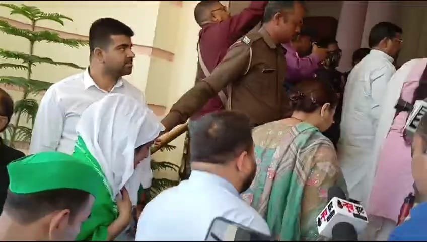बिहार विधानसभा पहुंचा लालू परिवार, एसएलसी चुनाव के लिए महागठबंधन के 5 प्रत्याशियों ने भरा पर्चा 1