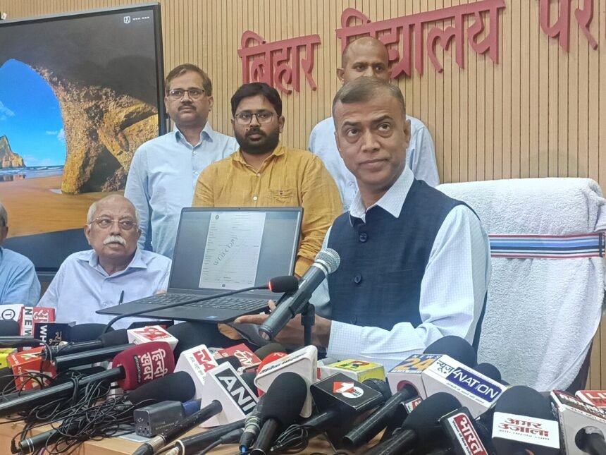 बिहार बोर्ड मैट्रिक में 82.9 फिसदी छात्र पास, पूर्णिया के शिवांकर फर्स्ट और समस्तीपुर के आदर्श सेकेंड टॉपर 1