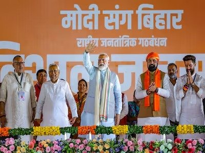 PM मोदी ने विपक्ष पर जमकर साधा निशाना, मुंगेर में बोले-भ्रष्टाचार वाली कांग्रेस की नजर आपकी संपत्ति पर 1