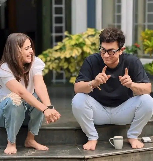 अभिनेत्री रानी मुखर्जी मिलने के लिए आमिर खान के घर पहुंची, बेटी आयरा और दामाद नुपुर से भी मुलाकात की 1