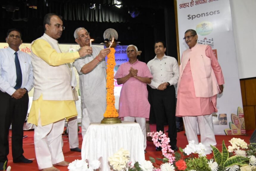 राज्यपाल राजेंद्र विश्वनाथ आर्लेकर ने मिलेट्स महोत्सव का किया उद्गाटन, कृषि वैज्ञानिक खादर वली हुए शामिल 1