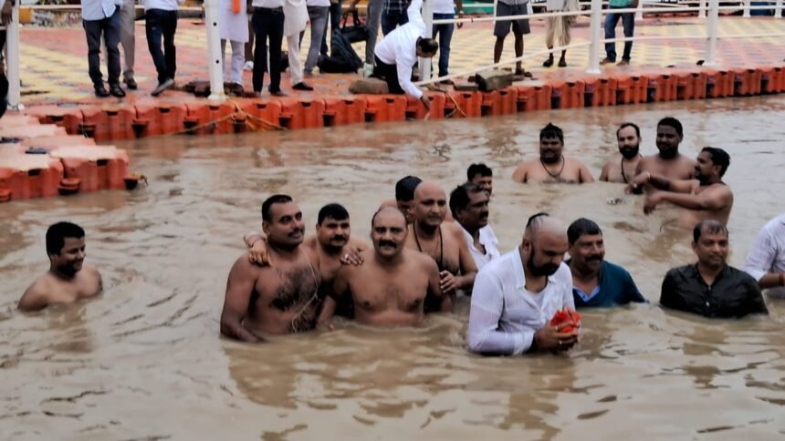सम्राट चौधरी ने सरयू में डूबकी लगाकर खोली पगड़ी, CM नीतीश को सत्ता से हटाने का लिया था प्रण 1
