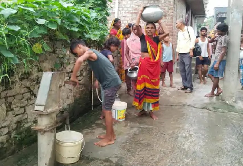 नीतीश कुमार के गृह जिले की समस्यायों पर अधिकारी नहीं देते ध्यान एक माह से रहुई प्रखंड में पानी की किल्लत 1