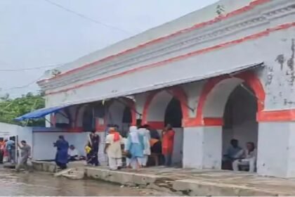 खुदीराम बोस ने जिस कटघरे में गवाही दी थी, वहां सरकार ने टॉयलेट बना दिया कोलकाता से खुदीराम बोस की 3 हजार पेज की केस डायरी वापस मुजफ्फरपुर लाने की मांग 3