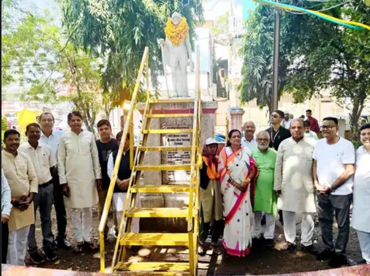 याद किये गए राष्ट्रपिता महात्मा गांधी और पूर्व पीएम लाल बहादुर शास्त्री सीएम समेत अन्य नेताओं ने दी श्रद्धांजलि 1