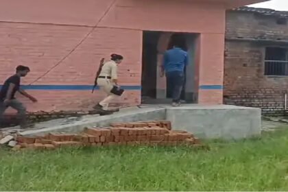 5 वीं की छात्रा से स्कूल में रेप की कोशिश, हेडमास्टर पर केस दर्ज हेडमास्टर फरार, पुलिस कर रही जांच 6