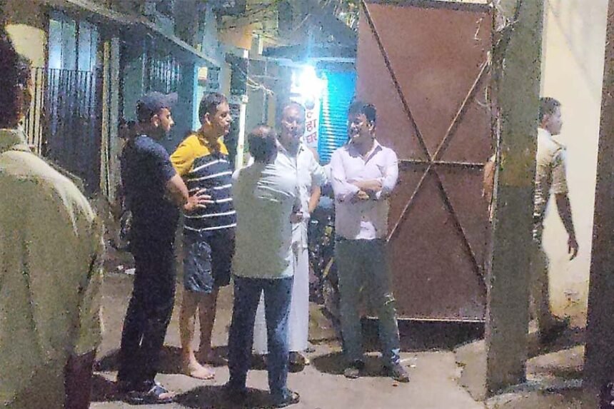 आभूषण कारोबारी की हत्या के विरोध में स्वर्ण व्यवसायियों ने बंद रखी दुकानें 1