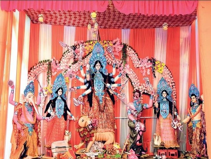 मां दुर्गा के खुले पट, सप्तशती के मंत्रोच्चार से गूंजा शहर या देवी सर्वभूतेषु विद्यारूपेण संस्थिता, नमस्तस्यै, नमस्तस्यै नमो नमः 1
