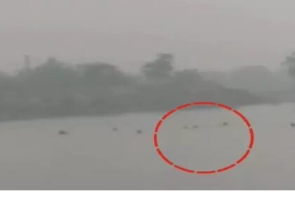 कटिहार में गंगा में पलटी नाव, 2 लापता ओवरलोडेड नाव में छेद था: महिलाएं और बच्चे भी थे सवार 6