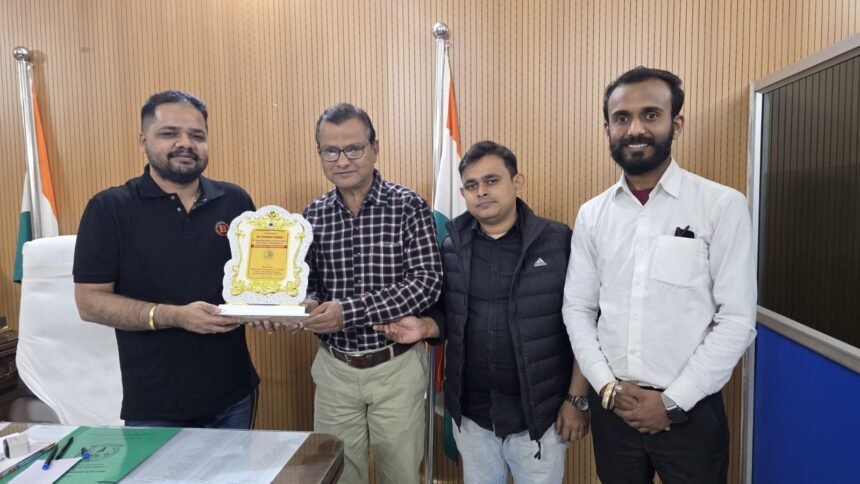एमजीएम यूनिवर्सिटी के रजिस्ट्रार जिला शतरंज संघ द्वारा सम्मानित 1