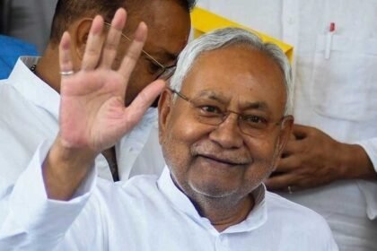 CM नीतीश और लालू यादव ने दी होली की बधाई, जीवन खुशियांं और नई उमंग आने की कामना 3