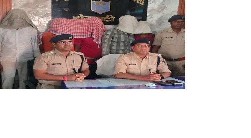 टोल की अवैध वसूली करने वाले 5 एंट्री माफिया गिरफ्तार तलाशी के दौरान 1800 नकद और 2 मोटरसाइकिल बरामद, टोल कर्मियों को धमकी 1