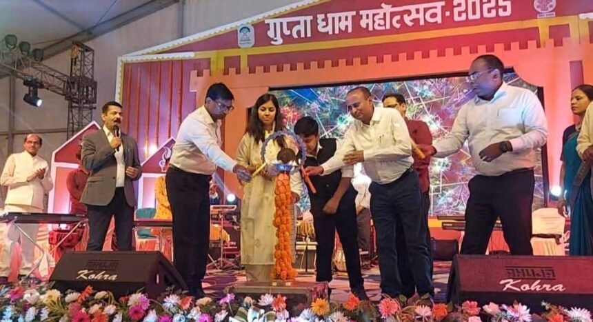 रोहतास में धूम धाम से आयोजित हुआ गुप्ता धाम महोत्सव, डीएम ने किया उद्घाटन 1