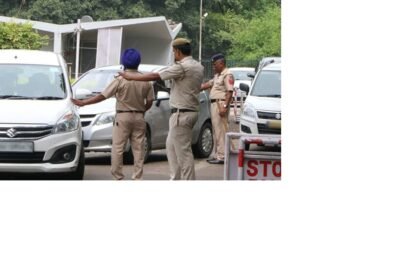 नकली एमवीआई और चालक गिरफ्तार, गाड़ी जब्त एनएच पर पिकअप चालक से कर रहे थे वसूली, आई कार्ड नहीं देने पर पुलिस को हुआ शक 2