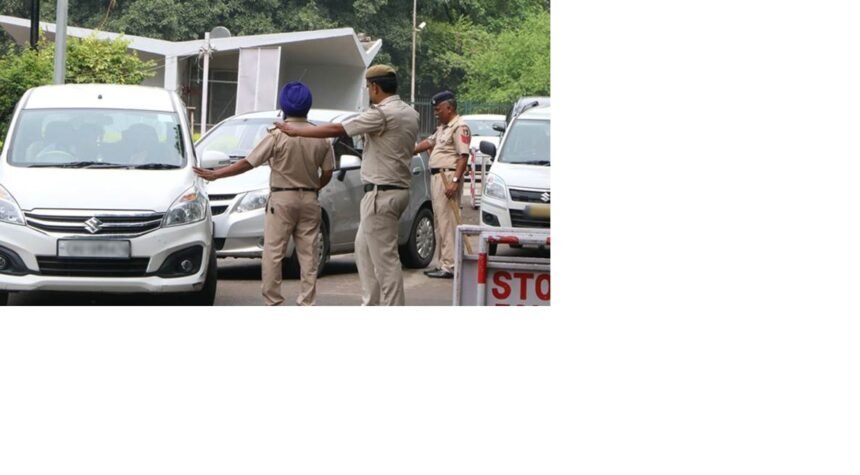 नकली एमवीआई और चालक गिरफ्तार, गाड़ी जब्त एनएच पर पिकअप चालक से कर रहे थे वसूली, आई कार्ड नहीं देने पर पुलिस को हुआ शक 1