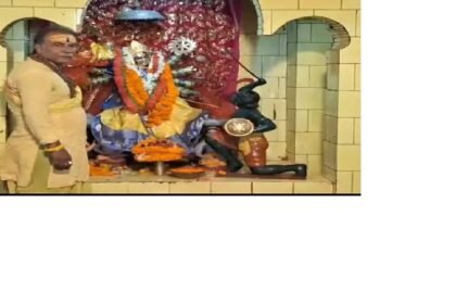 मंदिरों में श्रद्धालुओं की भीड़, 8 दिवसीय पूजा में 24 घंटे होगा हवनचैत्र नवरात्र के पहले दिन भक्तों की भारी भीड़, सुबह से ही मंदिरों में लगीं कतारें 6