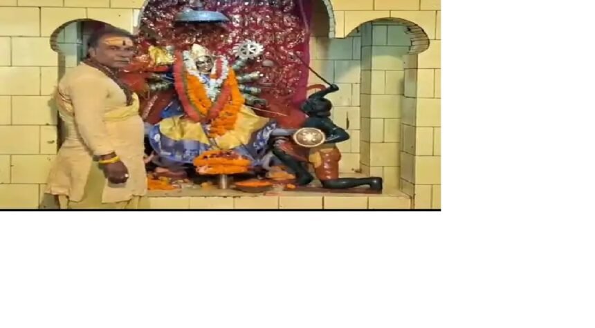 मंदिरों में श्रद्धालुओं की भीड़, 8 दिवसीय पूजा में 24 घंटे होगा हवनचैत्र नवरात्र के पहले दिन भक्तों की भारी भीड़, सुबह से ही मंदिरों में लगीं कतारें 1