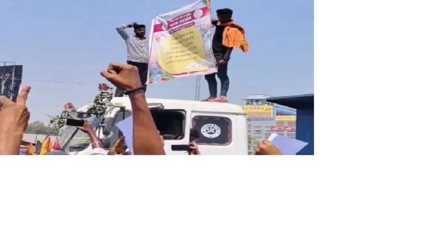 होमगार्ड अभ्यर्थियों पर पुलिस का लाठीचार्ज,दरोगा ने एक अभ्यर्थी को जड़ा थप्पड़ बहाली में नवगछिया को शामिल न करने से युवाओं में नाराजगी 1