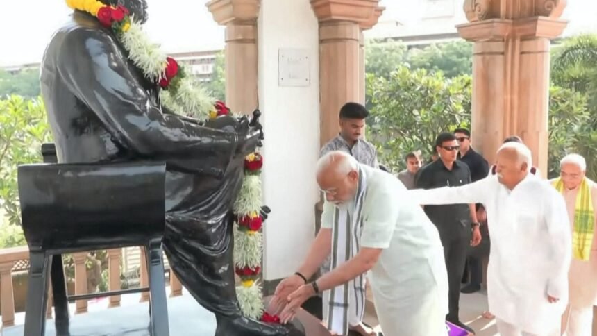 प्रधानमंत्री नरेंद्र मोदी का आरएसएस मुख्यालय का दौरा 1