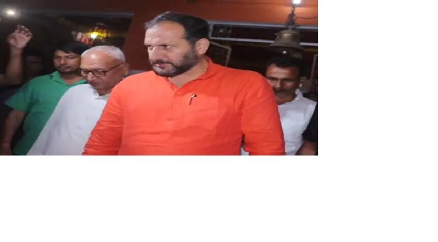 असामाजिक तत्वों ने दुर्गा मंदिर में की तोड़फोड़,लोगों में आक्रोश सूचना पर सुपौल पहुंचे पीएचईडी मंत्री, बोले - दोषियों पर होगी कड़ी कार्रवाई 1