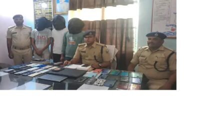 चोरी का मोबाइल अनलॉक कर बेचने वाले 3 शातिर गिरफ्तार विदेशी सॉफ्टवेयर से अनलॉक करते थे फोन, बिक्री के लिए बदल देते थे आईएमईआई 7