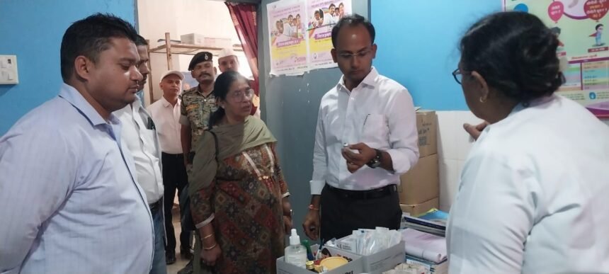 डीएम के औचक निरीक्षण से बदहाल स्वास्थ्य व्यवस्था उजागर डीएम ने चिकित्सा पदाधिकारी व स्वास्थ्य प्रबंधक का वेतन किया बंद 1