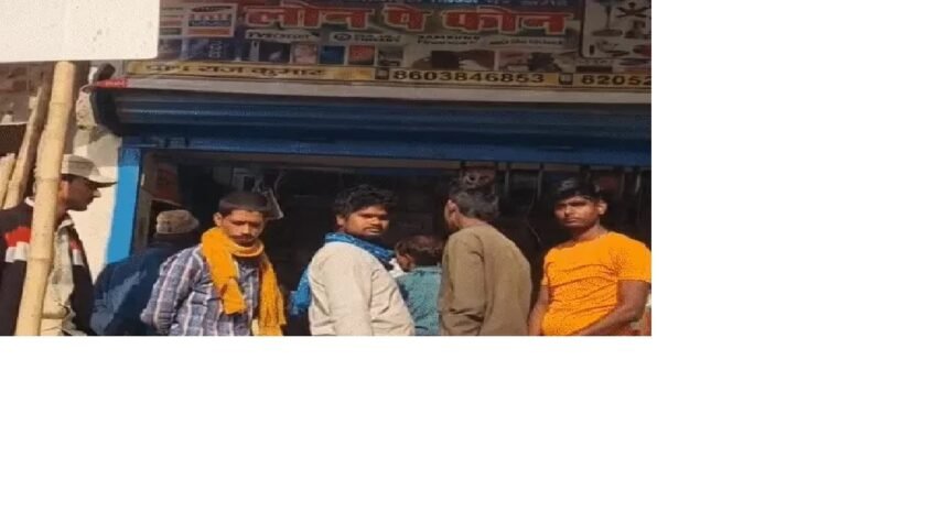 चौकीदार को खंभे से बांधकर 9 दुकानों को लूटा ज्वैलरी-कपड़े समेत लाखों का सामान ले उड़े अपराधी 1