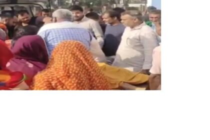 आगे जा रही थी मां की शवयात्रा, पीछे बेटे-पोते-भतीजे की मौतअंतिम संस्कार में जाने के दौरान कार-ट्रेलर से टकराई, पर खच्चे उड़े; सीट-स्टेरिंग के बीच फंसी बॉडी 5