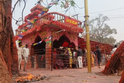 नेपाल के गढ़ी माई मंदिर में चैत्र नवरात्रि की दशमी पर उमड़ा श्रद्धालुओं का सैलाब भारत के कोने-कोने से पहुंचे भक्त,पांच वर्ष पर एक बार लगने वाला विशेष मेला भी अत्यंत प्रसिद्ध 5