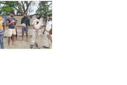 पेट्रोल पंप पर खड़े ट्रक में लगी आग, मेन टंकी से 2 मीटर की दूरी पर हुआ हादसा ट्रक खड़ा कर ड्राइवर गया था खाना खाने 5