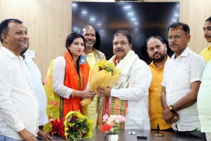 RJD को लगा बड़ा झटका, पूर्व सांसद पीतांबर पासवान की बहू BJP में हुई शामिल 11