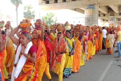 छतियाना गांव में 24 कुंडीय गायत्री महायज्ञ का आयोजन 751 महिला श्रद्धालुओं ने निकाला भव्य कलश शोभायात्रा 4