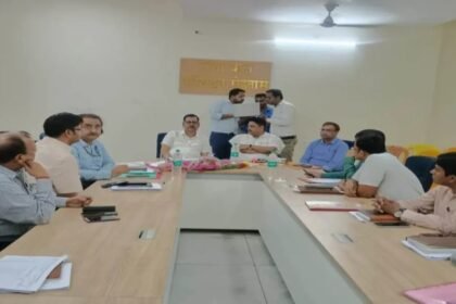 किसानो को रेल और सड़क परियोजनाओं का मुआवजा जल्द भू अर्जन निदेशक की अध्यक्षता में आयोजित बैठक में दिए गए निर्देश 4