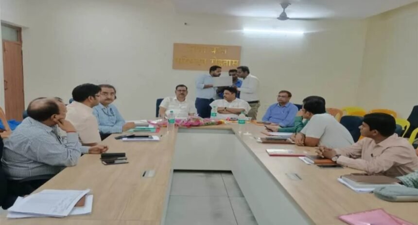 किसानो को रेल और सड़क परियोजनाओं का मुआवजा जल्द भू अर्जन निदेशक की अध्यक्षता में आयोजित बैठक में दिए गए निर्देश 1