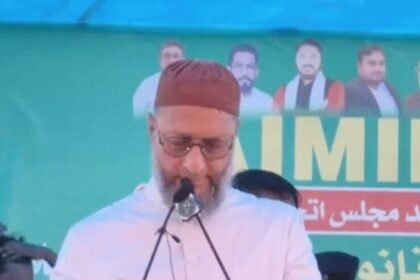 ओवैसी के हमले से सीमांचल में राजद की बेचैनी बढ़ी किशनगंज दुआरे पर आये ओवैसी ने कहा : तुमने चार विधायक भगाये, अब हम तुम्हे भगाएंगे 10