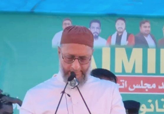 ओवैसी के हमले से सीमांचल में राजद की बेचैनी बढ़ी किशनगंज दुआरे पर आये ओवैसी ने कहा : तुमने चार विधायक भगाये, अब हम तुम्हे भगाएंगे 1