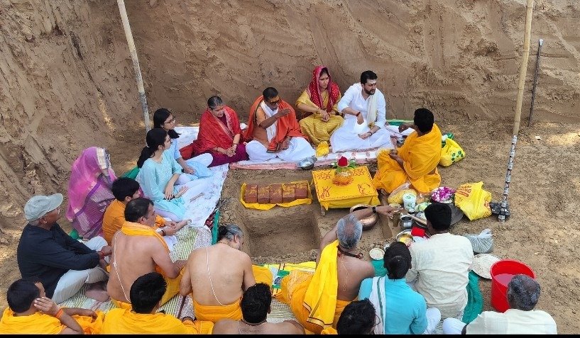 ऋतुराज सिन्हा ने बहियारा में रखी बालाजी तिरुपति मंदिर निर्माण की आधारशिला वैदिक मंत्रोच्चार के साथ सम्पन्न हुआ भूमि पूजन का कार्य 1