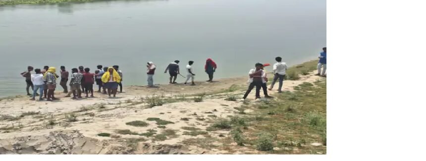बूढ़ी गंडक नदी में मिला अज्ञात युवक का शव, पहचान में जुटी पुलिस 1