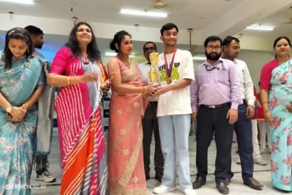 सीबीएसई परीक्षा में उत्तीर्ण छात्र-छात्राओं का सम्मान समारोह छात्रों ने अपनी सफलता का श्रेय गुरुजनों और अभिभावकों को दिया 5