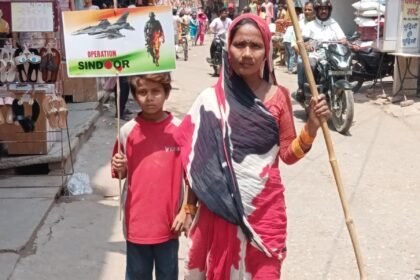 तिरंगा यात्रा में मां-बेटे की देश भक्ति ने सबका मन मोहा 11