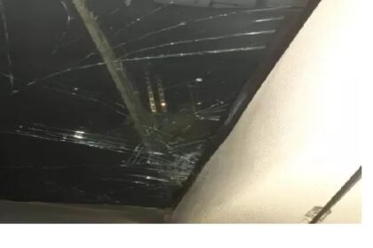 गया में वंदे भारत ट्रेन पर पत्थरबाजी से इंजन का टूटा शीशा असामाजिक तत्वों ने किया पथराव, दहशत में आए यात्री 3