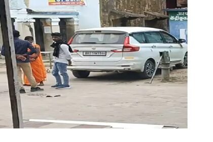 तेज रफ्तार ट्रक ने बाइक को मारी टक्कर, 20 फीट तक घसीटा युवक को सिर में आई गंभीर चोट, घायल पटना रेफर 10