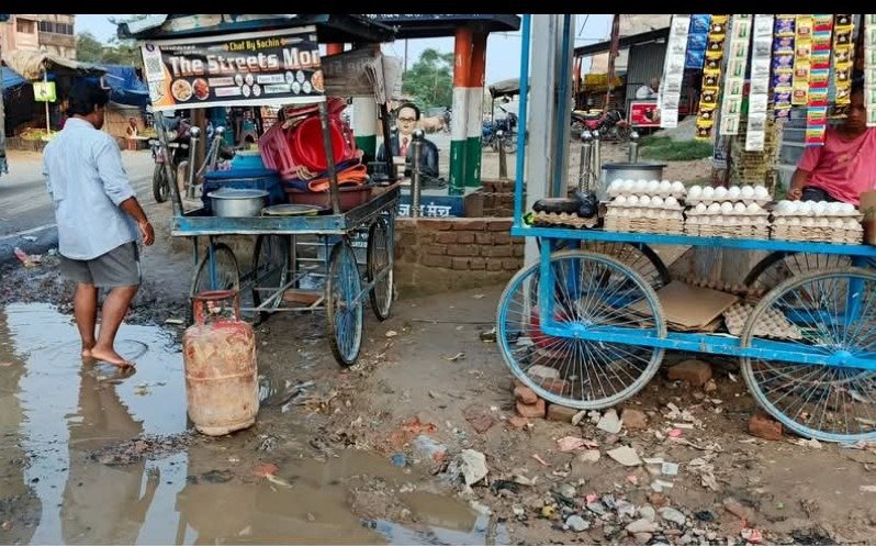 रक्सौल का अम्बेडकर स्थल बना असामाजिक तत्वों का अड्डा प्रशासनिक उपेक्षा की मार झेल रहे जन आस्था के प्रतीक को न्याय का इंतजार 1