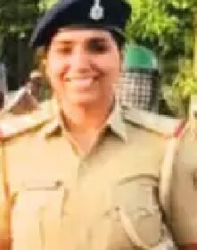 पांच कार्टन शराब के साथ तस्कर गिरफ्तार नशे में पैरवी करने थाने पहुंचे मुखिया पति शिक्षक भी जांच के बाद गिरफ्तार 11