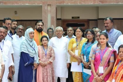 मुख्यमंत्री को जिप अध्यक्ष संघ की प्रदेश अध्यक्ष ने सौंपा 9 सूत्री मांग पत्र, जनप्रतिनिधियों के इलाज का खर्च उठाएगी सरकार-कृष्णा कुमारी यादव 9