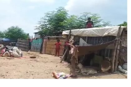 अतिक्रमण हटाने गई टीम पर पत्थरबाजी, पुलिस ने मोर्चा संभाला 500 लोगों का परिवार जबरन रह रहा था रेलवे की जमीन पर, प्रशासन ने चलाया बुलडोजर 7