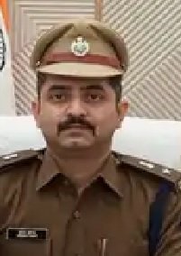 दो नाबालिग छात्राओं को लेकर शिक्षक फरार, पुलिस में शिकायत दर्जबात करने के लिए दोनों को दिया था फोन, पुलिस बोली - ट्यूशन पढ़ाने के दौरान आए करीब 1