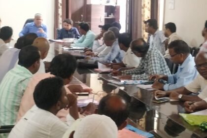 कार्य में शिथिलता बरतने वाले बीएलओ पर जिला निर्वाचन आयोग सख्त 12